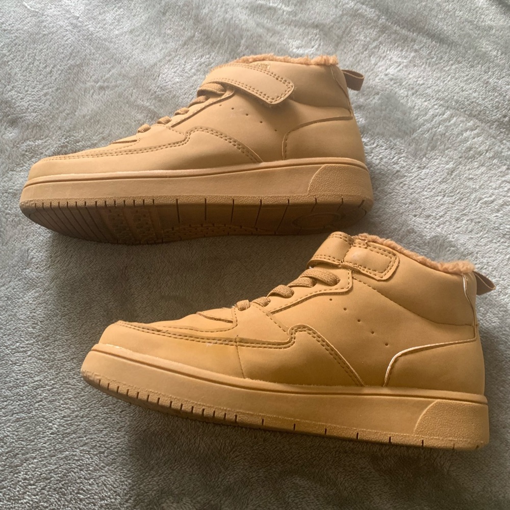 Boys suede high top shoes